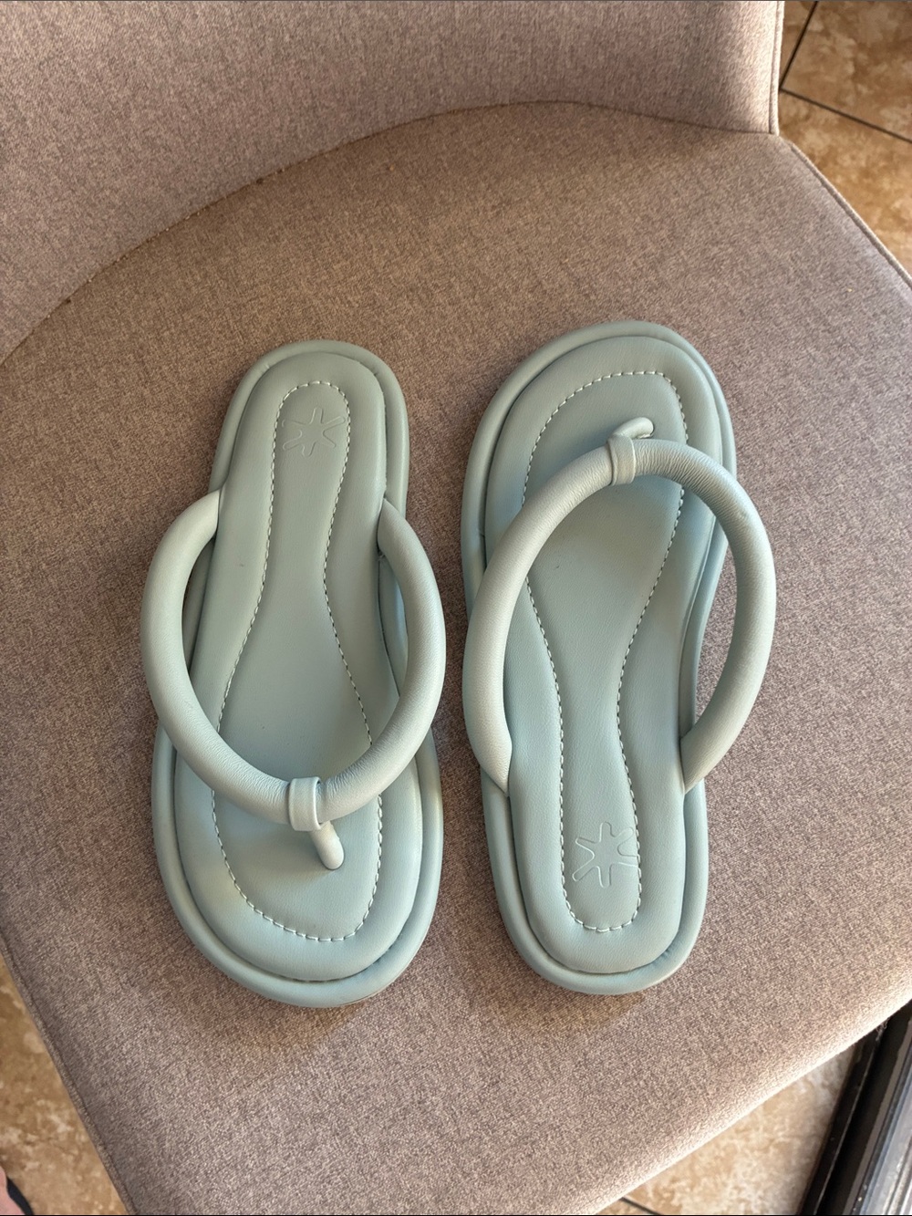 Padded Foam Flip Flop Sandals in Light Blue
Splendid brand